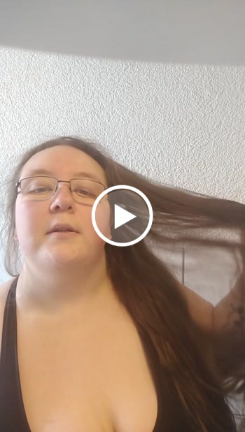 IzzySwing: Haarfetisch Haare kämmen