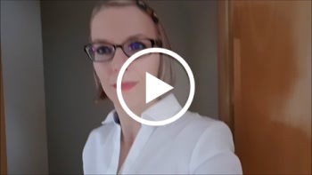 Jana-Berg: Zu sexy fürs Büro?