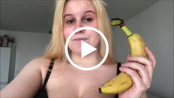 Lisa2001: ANAL BANANE! Das größte Ding, was ich je im Arsch hatte!