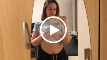Lisa2001: Extrem geile Piss-Masturbation am Morgen!