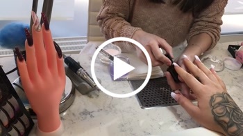 Ts-amal: Lässt sich die Nägel machen im studio  fetish