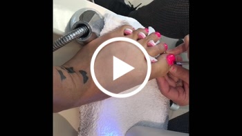 Ts-amal: Fußnägel in pink