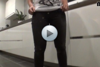 sexyandhot: Black-Jeans piss